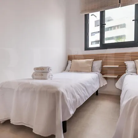 Beachside Escape With Parking And Pool Rems Lägenhet *