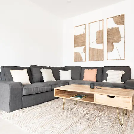 Beachside Escape With Parking And Pool Rems Lägenhet Torremolinos