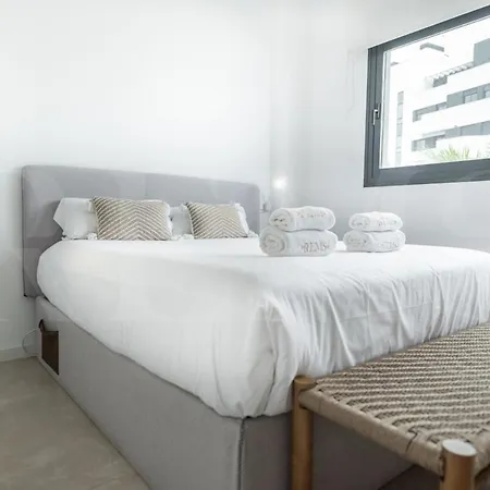 Beachside Escape With Parking And Pool Rems Apartamento Torremolinos